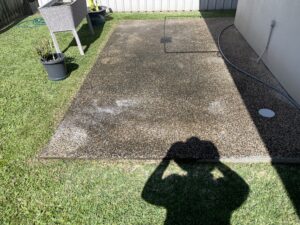     Before and after patio pressure cleaning in Mackay