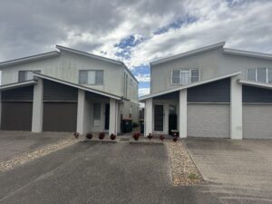 Duplex house washing in Ooralea Mackay