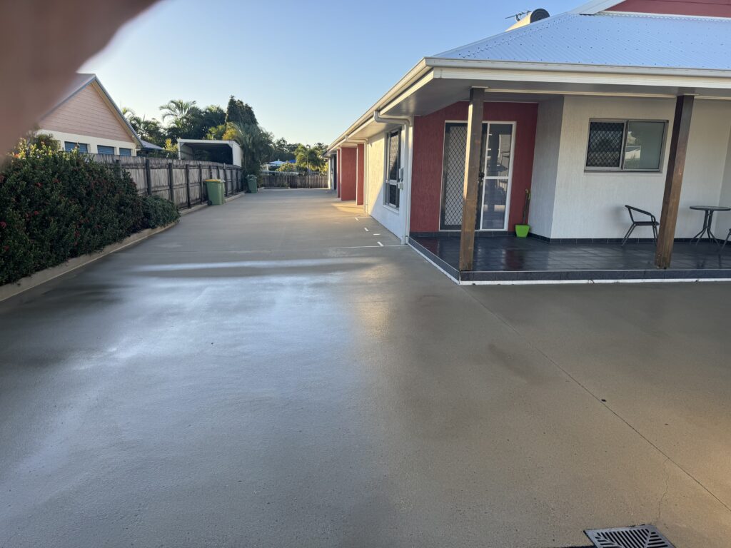 House washing East Mackay duplex cleaned by Pristine Washing