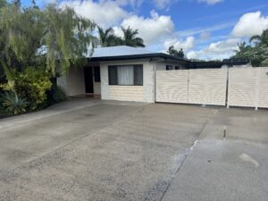 House Washing Glenella Mackay driveway pressure cleaning