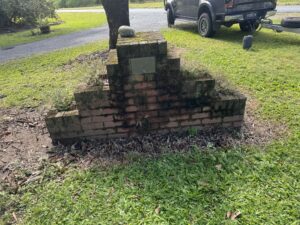 Dirty Brick letterbox pressure cleaned in West Mackay by Pristine Washing