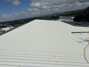 Clean white Colorbond roof after Glenella roof cleaning service