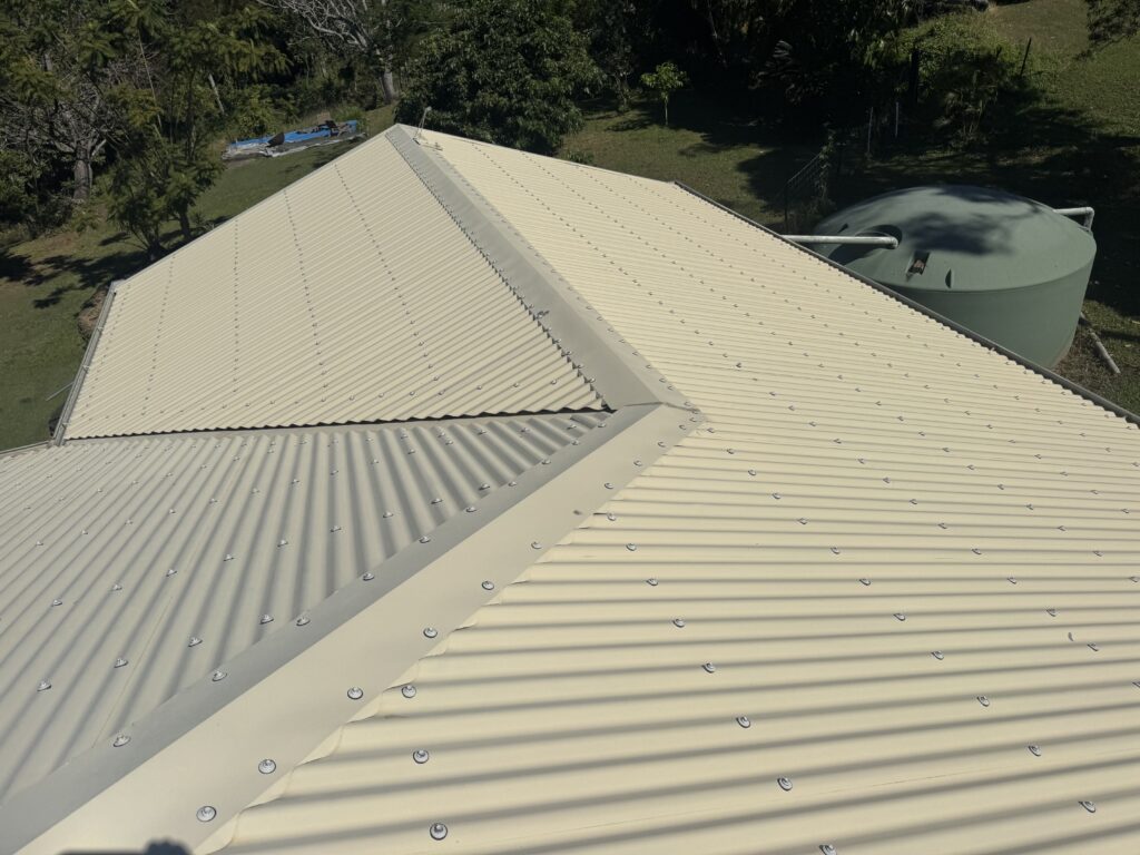 Completed roof cleaning Habana Colorbond roof