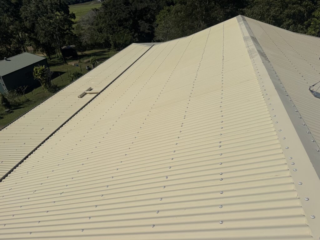 Colorbond roof cleaning Habana completed result