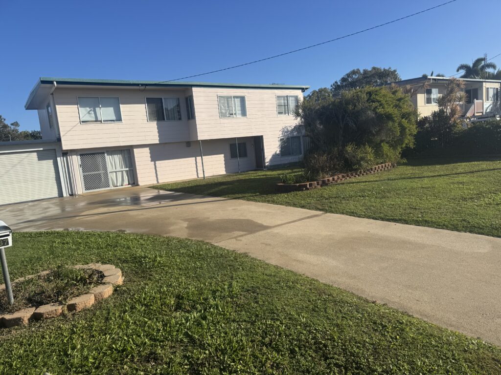 Pressure cleaning East Mackay driveway before and after