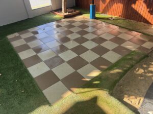 Pressure cleaning tiles