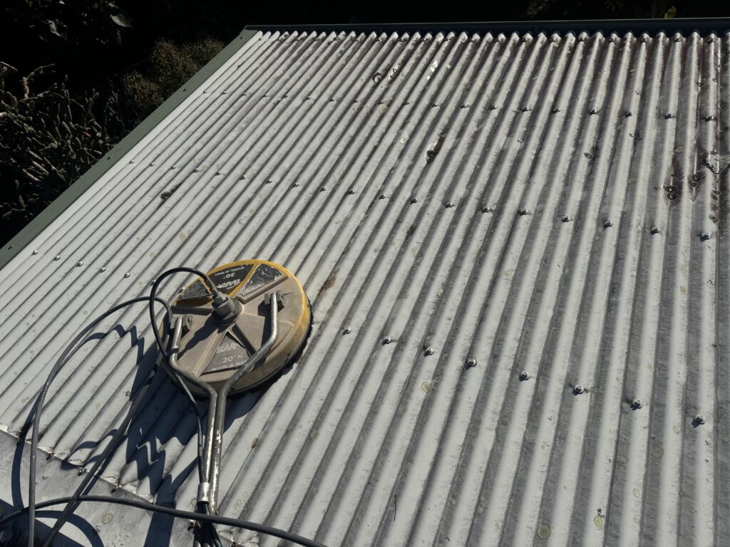 Professional roof cleaning service West Mackay